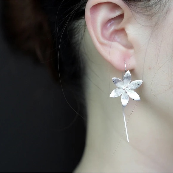 ◾️925 Sterling Silver Long Lotus Flower Drop Earrings - Picture 3 of 9